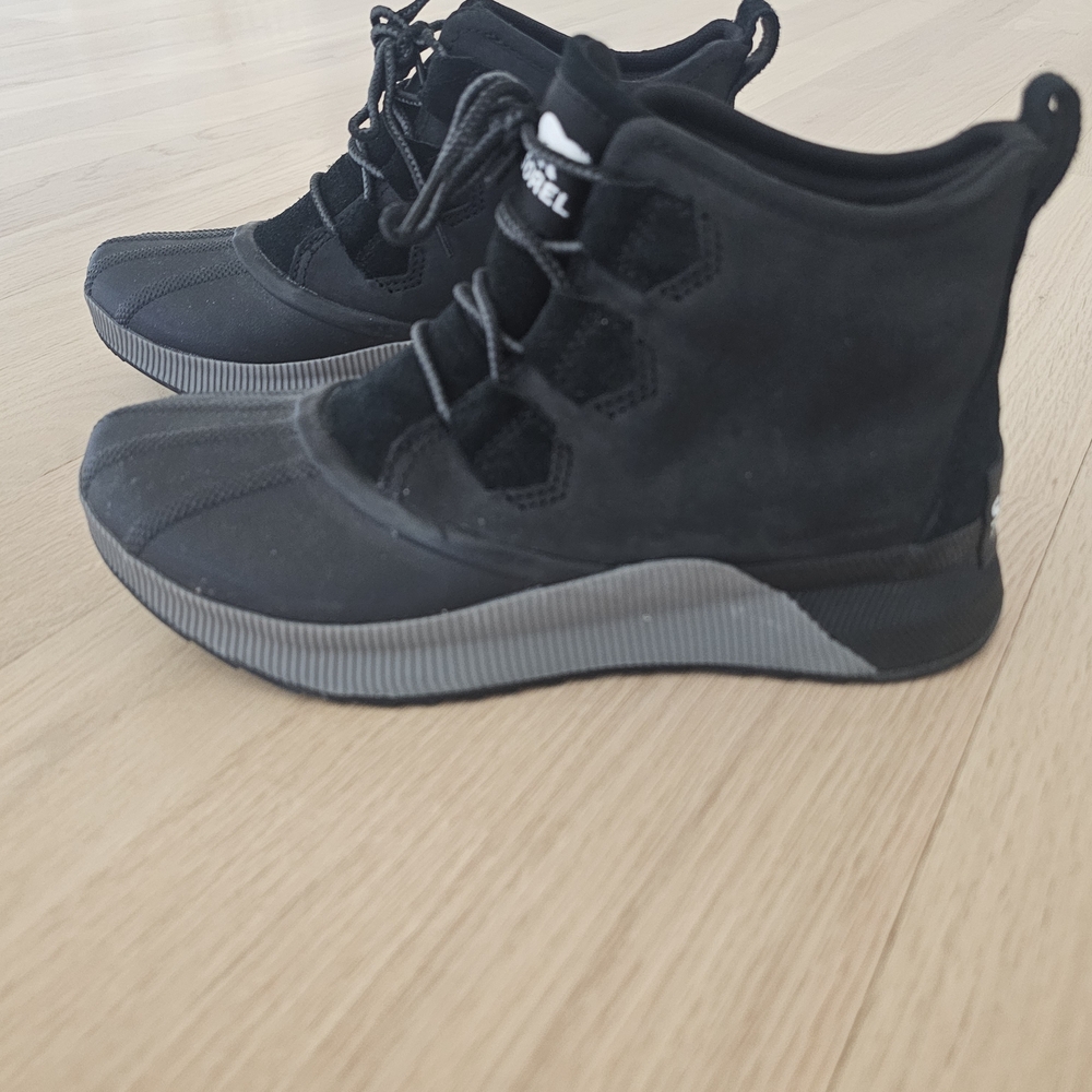 Sorel Out N About Sneaker Boots – Women’s Size 8.5